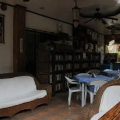 Отель Dave's Straw Hat Inn развлечения