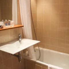 Отель Hôtel Kyriad Rennes Nord ванная