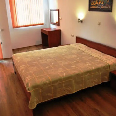 Апартаменты Tomi Family Apartments Солнечный берег комната для гостей фото 3