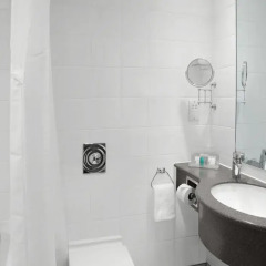 Отель Holiday Inn London Kensington Forum ванная
