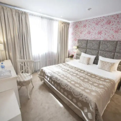 Гостиница Де Пари 4* Улучшенный номер с двуспальной кроватью