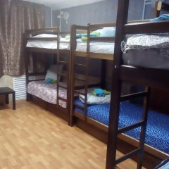 Хостел Агат Кровать в мужском общем номере с двухъярусными кроватями