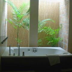 Отель Siddhalepa Ayurveda Health Resort 4* Люкс повышенной комфортности с различными типами кроватей фото 4