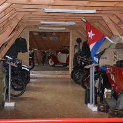 Апартаменты Classic Car Museum Apartment парковка