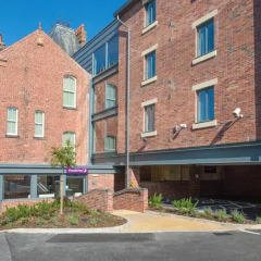 Отель Premier Inn Leek Town Centre вид на фасад фото 2