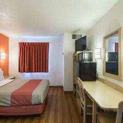 Отель Motel 6 Dale 2* Стандартный номер с различными типами кроватей фото 4