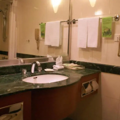 Отель Holiday Inn Donghua 4* Улучшенный номер фото 3