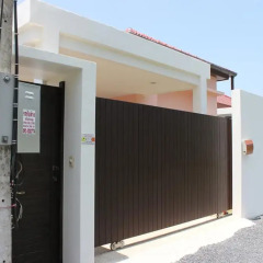 Отель Holiday Home Samakhi парковка