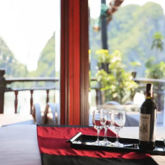 Отель Halong Paloma Cruise 4* Представительский люкс с различными типами кроватей фото 3