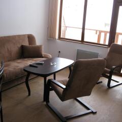 Апартаменты Krasi Apartments in Zornitsa Complex Чепеларе комната для гостей фото 3
