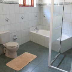 Отель Surf Villa Шри-Ланка, Хиккадува - отзывы, цены и фото номеров - забронировать отель Surf Villa онлайн ванная