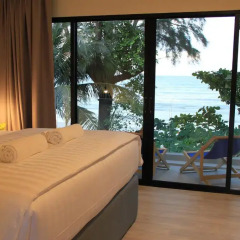 Отель Thai Kamala Beach Front Улучшенный номер двуспальная кровать фото 16