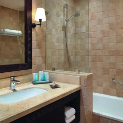 Movenpick Ambassador Hotel Accra 5* Улучшенный номер с различными типами кроватей фото 3