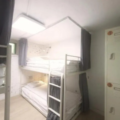 Отель Itaewon N Guesthouse in Seoul сейф в номере