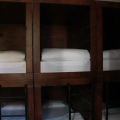 Sant Jordi Hostel Lisbon Кровать в общем номере с двухъярусной кроватью фото 2