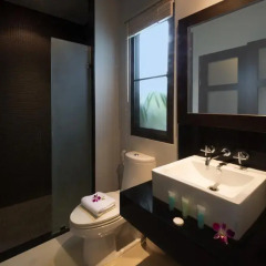 Отель Villa Epa by TropicLook: Onyx style Nai Harn Beach ванная