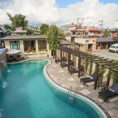 Отель Atithi Resort & Spa Непал, Покхара - отзывы, цены и фото номеров - забронировать отель Atithi Resort & Spa онлайн бассейн фото 3