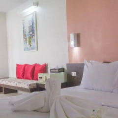 Отель Khaosan Holiday 3* Улучшенный номер с различными типами кроватей фото 2