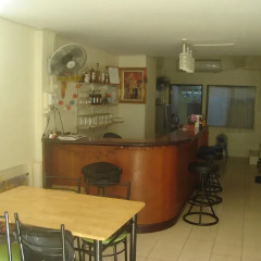 Отель For Friends Guesthouse гостиничный бар