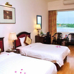 Century Riverside Hotel Hue 4* Номер Делюкс с различными типами кроватей фото 3