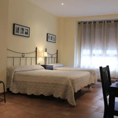 Отель Hostal El Pilar Стандартный семейный номер с двуспальной кроватью фото 6