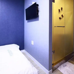 Отель Road Myeongdong Guesthouse 2* Стандартный номер с двуспальной кроватью фото 4