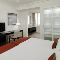 Отель H10 Universitat 4* Стандартный номер с различными типами кроватей фото 4