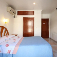 Отель Hostal Casa Bueno Испания, Мадрид - отзывы, цены и фото номеров - забронировать отель Hostal Casa Bueno онлайн комната для гостей