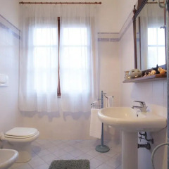 Отель Agriturismo Tra gli Ulivi Кастаньето-Кардуччи ванная