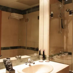 Отель Holiday Inn Madrid - Pirámides 3* Стандартный номер с различными типами кроватей фото 4