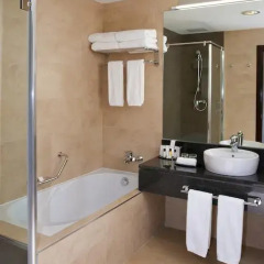 Отель Crowne Plaza Madrid Airport 4* Представительский номер с различными типами кроватей фото 6