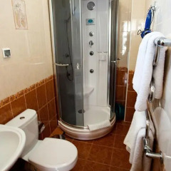 Гостевой Дом Юнона Семейный люкс с двуспальной кроватью фото 18