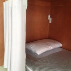 Jomtien Hostel Кровать в общем номере с двухъярусными кроватями фото 5