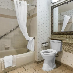 Отель Quality Inn & Suites Los Angeles Airport - LAX 2* Номер Делюкс с различными типами кроватей фото 3