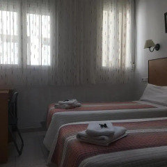 Отель Hostal Residencia Lido Стандартный номер с различными типами кроватей фото 16