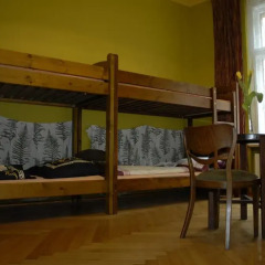 Hostel Mleczarnia Кровать в общем номере с двухъярусной кроватью