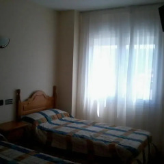 Отель Hostal Linares Стандартный номер с 2 отдельными кроватями