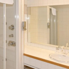 Отель Citotel Trianon Grenoble Centre 2* Стандартный номер с двуспальной кроватью фото 10