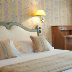 Отель Hôtel Le Regent Paris 3* Улучшенный номер с различными типами кроватей