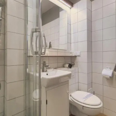 Отель Chopin Apartment Warsaw - Old Town Польша, Варшава - отзывы, цены и фото номеров - забронировать отель Chopin Apartment Warsaw - Old Town онлайн ванная фото 2