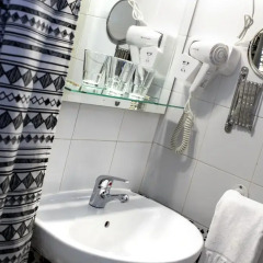 Отель Hostal Adriano ванная фото 2