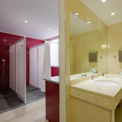Отель If Vilamoura - Hostel/Backpacker accommodation Португалия, Виламура - отзывы, цены и фото номеров - забронировать отель If Vilamoura - Hostel/Backpacker accommodation онлайн ванная фото 2