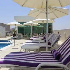 Отель Premier Inn Dubai Silicon Oasis бассейн фото 2