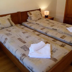 Апартаменты Cedar Lodge 3/4 Self-Catering Apartments Банско комната для гостей фото 3