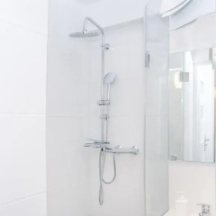 Отель Hosapartments City Center Улучшенные апартаменты с различными типами кроватей фото 22