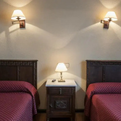 Отель Hostal Ayestaran II Стандартный номер с двуспальной кроватью фото 12