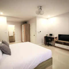 Отель Vipa House Phuket 3* Улучшенные апартаменты с различными типами кроватей фото 5