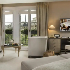 Отель Hôtel Barrière Le Fouquet's 5* Улучшенный номер с различными типами кроватей фото 3