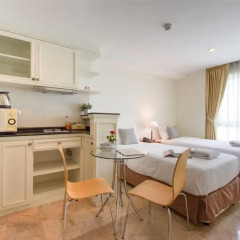 Апартаменты Sabai Sathorn Service Apartment Бангкок в номере фото 2