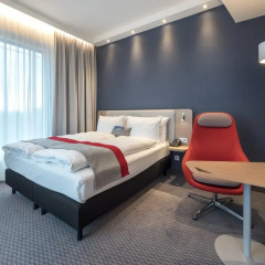 Отель Holiday Inn Express Berlin - Alexanderplatz 3* Стандартный номер с разными типами кроватей